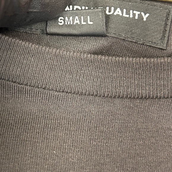 Graphic T-shirt - Picture 4 of 5